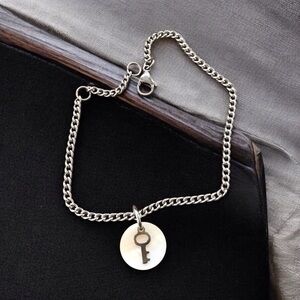 🆕 Key on Fresh Water Shell Ankle Bracelet Stainless Steel